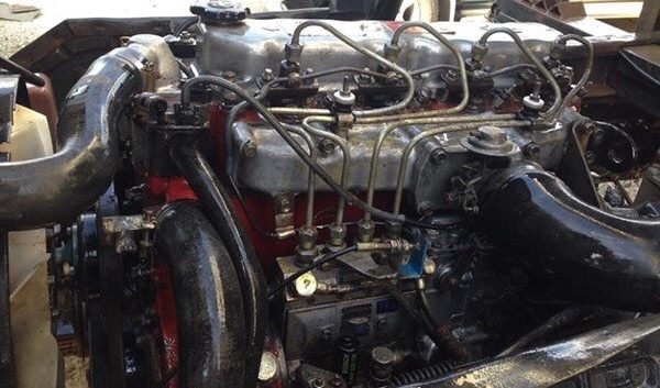 HINO FC 112A - 117 HP WO4D หกล้อดั๊มพ์ กระบะดั๊มพ์เหล็ก 4 ตันความยาว 4.00 เมตรคอกสูงเกษตรสภาพสวยพร้ิมบรรทุกหนักได้เลยครับ เครื่องยนต์แน่นดีแรงดีไม่มีเยิ้มครับ ภายในห้องเก๋งสะอาดสวยคอนโซลครบพร้อม พวงมาลัยเพาเวอร์ ช่วงล่างแน่นหนึบคัชซีสวยมากไม่มีบวมเลยครับ