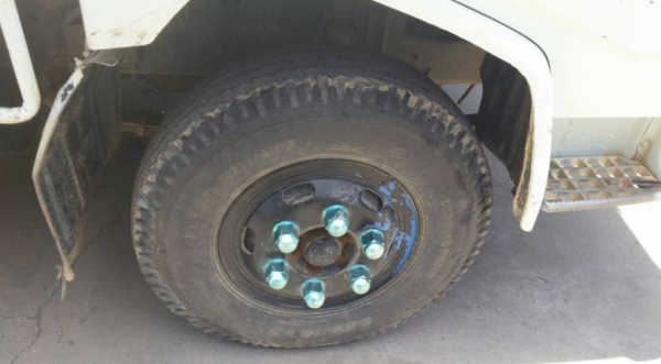 HINO FC 112A - 117 HP WO4D หกล้อดั๊มพ์ กระบะดั๊มพ์เหล็ก 4 ตันความยาว 4.00 เมตรคอกสูงเกษตรสภาพสวยพร้ิมบรรทุกหนักได้เลยครับ เครื่องยนต์แน่นดีแรงดีไม่มีเยิ้มครับ ภายในห้องเก๋งสะอาดสวยคอนโซลครบพร้อม พวงมาลัยเพาเวอร์ ช่วงล่างแน่นหนึบคัชซีสวยมากไม่มีบวมเลยครับ