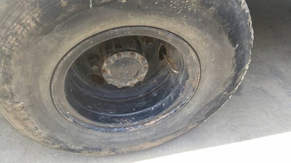 HINO FC 112A - 117 HP WO4D หกล้อดั๊มพ์ กระบะดั๊มพ์เหล็ก 4 ตันความยาว 4.00 เมตรคอกสูงเกษตรสภาพสวยพร้ิมบรรทุกหนักได้เลยครับ เครื่องยนต์แน่นดีแรงดีไม่มีเยิ้มครับ ภายในห้องเก๋งสะอาดสวยคอนโซลครบพร้อม พวงมาลัยเพาเวอร์ ช่วงล่างแน่นหนึบคัชซีสวยมากไม่มีบวมเลยครับ