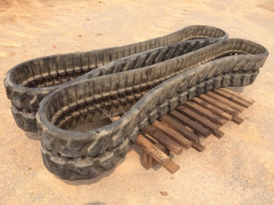 ขายแทรคยาง ใช้กับ รถขุด MITSUBISHI PC30/PC35 นำเข้าจากญี่ปุ่น ติดต่อ 081-2990958/089-8368497 (เจ้าของขายเอง)