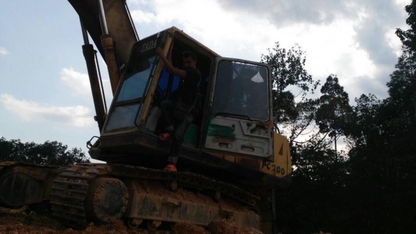 รถขุด PC200-5 เอกสารอินวอยล์ คอนโทนยาว รถสภาพดี เอวแน่น เฟมสวย โซ่ดี เครื่องดี ปั้มดี รถพร้อมใช้