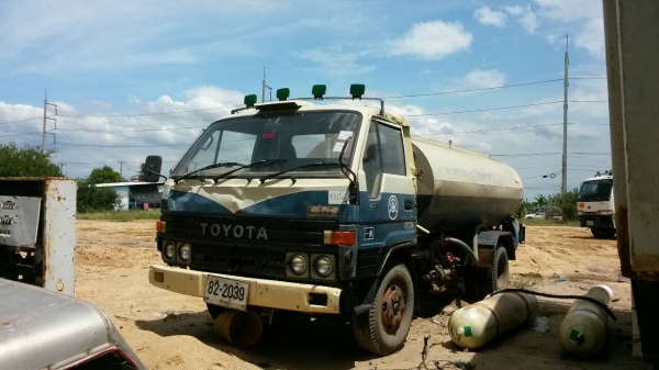 ขายด่วนรถ6ล้อTOYOTAเครือง1000แรงรถนำบรรจุ6000ลิตร