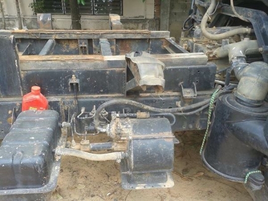 ISUZU NRR 185 HP 6BF1 หกล้อดั๊มพ์ กระบะดั๊มพ์เหล็ก 4 ตันความยาว 3.50 เมตรสภาพสวยพร้อมบรรทุกหนักได้เลย เครื่องยนต์แรงดีไม่มีเยิ้ม เกียร์ร็อก ภายในเก๋งคอนโซลครบพร้อม พวงมาลัยเพาเวอร์ ช่วงล่างแน่นคัชซีไม่มีบวม ยาง 8.25 ขอบ 16 สภาพดีประมาณ 60\% เอกสารทะเบียนคร