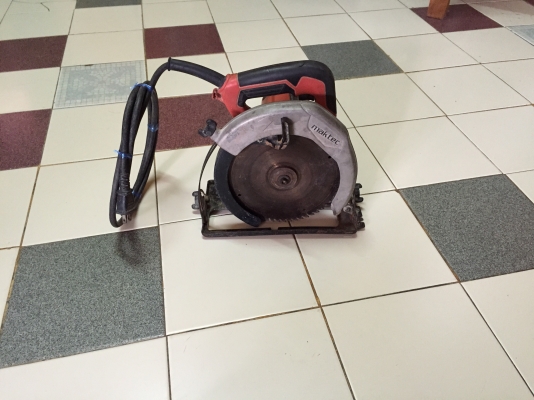 ขายเลื่อยวงเดือนผ่าไม้ขนาดใบ7"ยี่ห้อMaktecรุ่นMT583(1050W)สภาพสวยมาก