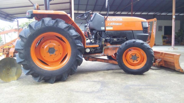 ขายรถไถKubota L4508DI (4WD) พร้อมใบมีดหน้าและผานบุกเบิกช้าง รถไร่ สีเดิมพร้อมใช้งาน
