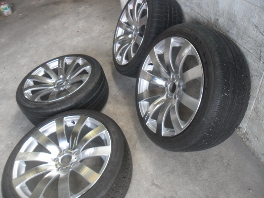 ล้อแม็ก 19นิ้ว 5รู114 พร้อมยาง สวยๆ 4 ล้อ ราคา 11900 บาท