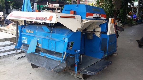 รถเกี่ยวข้าวพร้อมนวดข้าวในตัว แบบนั่งขับ เก่าญี่ปุ่น  ISEKI  Frontier 120 สภาพสวย เครื่องยนต์ติดง่ายพร้อมใช้งาน ไม่เคยใช้งานในไทย