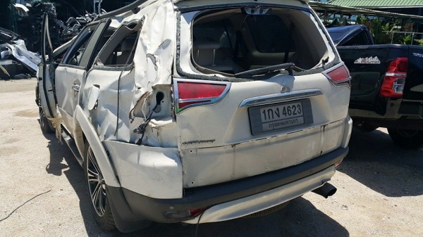 MITSUBISHI PAJERO 2.5 ปี12 เกียร์ออโต้ แอร์แบ็คไม่ยิง ชุดหน้าสมบูรณ์