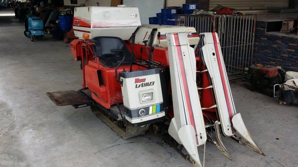 รถเกี่ยวข้าวพร้อมนวดข้าวในตัว แบบนั่งขับ เก่าญี่ปุ่น MITSUBISHI ML11  สภาพสวย เครื่องยนต์ติดง่ายพร้อมใช้งาน ไม่เคยใช้งานในไทย