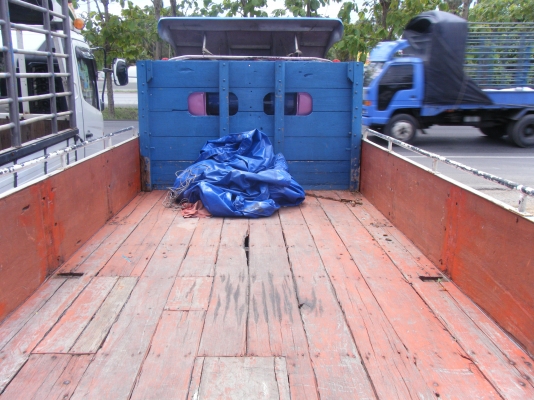 ขาย6ล้อ ISUZU NPR 115HP แต่เปลี่ยนเครื่องใหม่แล้วเป็น4HF1 (130แรง)ขาย 420,000บาท  ติดต่อ 0892095791 บอย