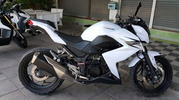 z 250 สีขาว สภาพสวยพร้อมใช้งานคับ ไมล์วิ่งน้อย สวยๆเลย