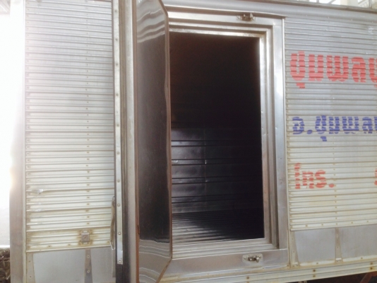 รถบรรทุก 6 ล้อ NKR 115แรง เครื่องดี คัทซีสวย