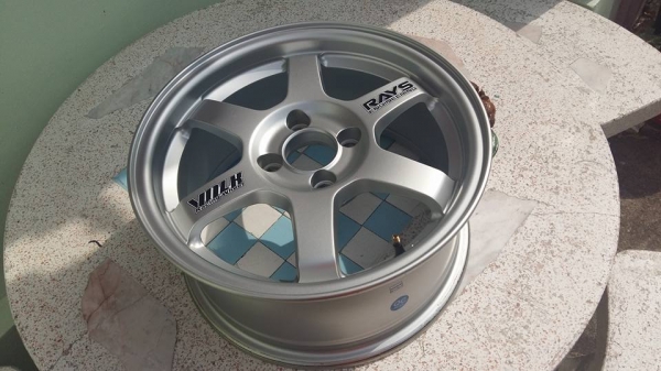 ขายล้อแม็กมือ2 te37 15" &times;7" et35 4 รู 100 สีเดิม สีเงินด้าน สนใจติดต่อเล็กคลองสามครับ 081-3747940