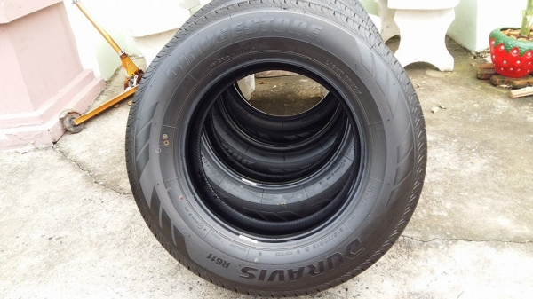 ขายยางถอดป้ายแดง bridgestone duravis r611 215/70r16 สนใจติดต่อเล็กคลองสามครับ 081-3747940