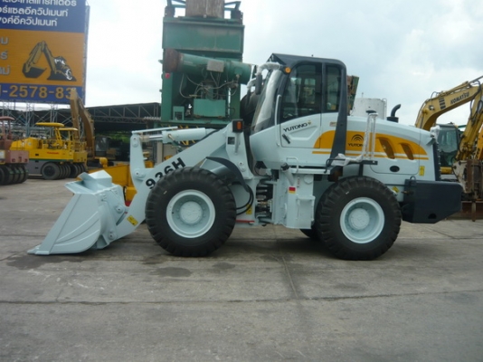 รถตักใหม่จีน ยี่ห้อ Yutong เครื่องยนตร์ Cummins 6 สูบ รับประกัน 1 ปี