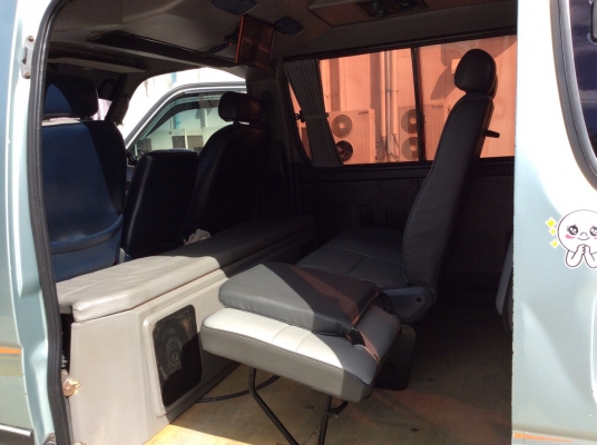 ขายรถตู้หัวจรวด ปี95 เครื่องคัสต้อม 2RZ เกียร์ออโต้ ติดแก๊สLPG เพาเวอร์ ภายในสวยๆสะอาดทำใหม่ทั้งคัน แอร์ไมโครบัสแอร์ราวหลังพร้อม เบาะหลัง4แถวสวยไม่มีขาด วิทยุCDพร้อมจอ9&quot;หน้าหลังดูหนังได้เลยครับ ม่านรอบคัน ตัวถังสีเงามีริ้วรอยบ้าง แม็ก15&quot; รถขับดี