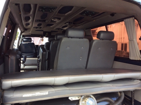 ขายรถตู้หัวจรวด ปี95 เครื่องคัสต้อม 2RZ เกียร์ออโต้ ติดแก๊สLPG เพาเวอร์ ภายในสวยๆสะอาดทำใหม่ทั้งคัน แอร์ไมโครบัสแอร์ราวหลังพร้อม เบาะหลัง4แถวสวยไม่มีขาด วิทยุCDพร้อมจอ9&quot;หน้าหลังดูหนังได้เลยครับ ม่านรอบคัน ตัวถังสีเงามีริ้วรอยบ้าง แม็ก15&quot; รถขับดี