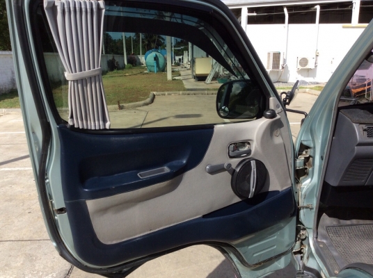 ขายรถตู้หัวจรวด ปี95 เครื่องคัสต้อม 2RZ เกียร์ออโต้ ติดแก๊สLPG เพาเวอร์ ภายในสวยๆสะอาดทำใหม่ทั้งคัน แอร์ไมโครบัสแอร์ราวหลังพร้อม เบาะหลัง4แถวสวยไม่มีขาด วิทยุCDพร้อมจอ9&quot;หน้าหลังดูหนังได้เลยครับ ม่านรอบคัน ตัวถังสีเงามีริ้วรอยบ้าง แม็ก15&quot; รถขับดี