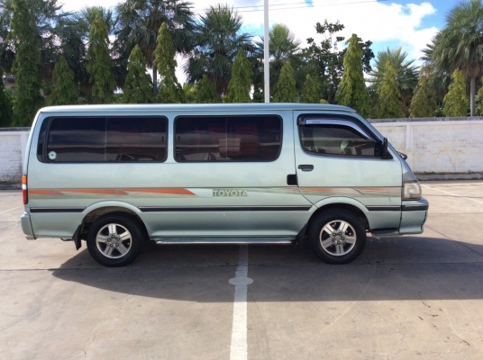 ขายรถตู้หัวจรวด ปี95 เครื่องคัสต้อม 2RZ เกียร์ออโต้ ติดแก๊สLPG เพาเวอร์ ภายในสวยๆสะอาดทำใหม่ทั้งคัน แอร์ไมโครบัสแอร์ราวหลังพร้อม เบาะหลัง4แถวสวยไม่มีขาด วิทยุCDพร้อมจอ9&quot;หน้าหลังดูหนังได้เลยครับ ม่านรอบคัน ตัวถังสีเงามีริ้วรอยบ้าง แม็ก15&quot; รถขับดี