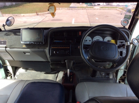 ขายรถตู้หัวจรวด ปี95 เครื่องคัสต้อม 2RZ เกียร์ออโต้ ติดแก๊สLPG เพาเวอร์ ภายในสวยๆสะอาดทำใหม่ทั้งคัน แอร์ไมโครบัสแอร์ราวหลังพร้อม เบาะหลัง4แถวสวยไม่มีขาด วิทยุCDพร้อมจอ9&quot;หน้าหลังดูหนังได้เลยครับ ม่านรอบคัน ตัวถังสีเงามีริ้วรอยบ้าง แม็ก15&quot; รถขับดี