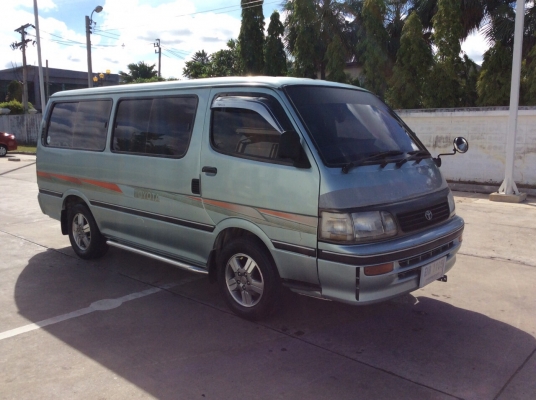 ขายรถตู้หัวจรวด ปี95 เครื่องคัสต้อม 2RZ เกียร์ออโต้ ติดแก๊สLPG เพาเวอร์ ภายในสวยๆสะอาดทำใหม่ทั้งคัน แอร์ไมโครบัสแอร์ราวหลังพร้อม เบาะหลัง4แถวสวยไม่มีขาด วิทยุCDพร้อมจอ9&quot;หน้าหลังดูหนังได้เลยครับ ม่านรอบคัน ตัวถังสีเงามีริ้วรอยบ้าง แม็ก15&quot; รถขับดี