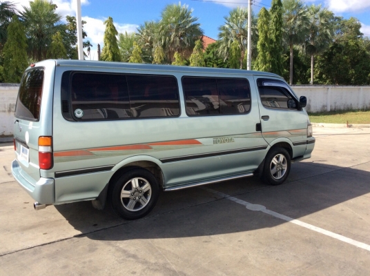 ขายรถตู้หัวจรวด ปี95 เครื่องคัสต้อม 2RZ เกียร์ออโต้ ติดแก๊สLPG เพาเวอร์ ภายในสวยๆสะอาดทำใหม่ทั้งคัน แอร์ไมโครบัสแอร์ราวหลังพร้อม เบาะหลัง4แถวสวยไม่มีขาด วิทยุCDพร้อมจอ9&quot;หน้าหลังดูหนังได้เลยครับ ม่านรอบคัน ตัวถังสีเงามีริ้วรอยบ้าง แม็ก15&quot; รถขับดี