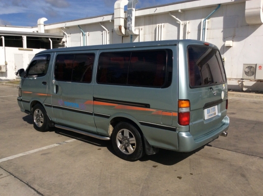 ขายรถตู้หัวจรวด ปี95 เครื่องคัสต้อม 2RZ เกียร์ออโต้ ติดแก๊สLPG เพาเวอร์ ภายในสวยๆสะอาดทำใหม่ทั้งคัน แอร์ไมโครบัสแอร์ราวหลังพร้อม เบาะหลัง4แถวสวยไม่มีขาด วิทยุCDพร้อมจอ9&quot;หน้าหลังดูหนังได้เลยครับ ม่านรอบคัน ตัวถังสีเงามีริ้วรอยบ้าง แม็ก15&quot; รถขับดี