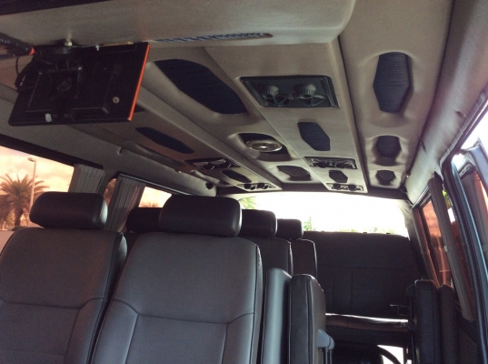 ขายรถตู้หัวจรวด ปี95 เครื่องคัสต้อม 2RZ เกียร์ออโต้ ติดแก๊สLPG เพาเวอร์ ภายในสวยๆสะอาดทำใหม่ทั้งคัน แอร์ไมโครบัสแอร์ราวหลังพร้อม เบาะหลัง4แถวสวยไม่มีขาด วิทยุCDพร้อมจอ9&quot;หน้าหลังดูหนังได้เลยครับ ม่านรอบคัน ตัวถังสีเงามีริ้วรอยบ้าง แม็ก15&quot; รถขับดี