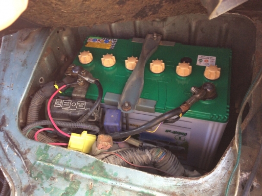 ขายรถตู้หัวจรวด ปี95 เครื่องคัสต้อม 2RZ เกียร์ออโต้ ติดแก๊สLPG เพาเวอร์ ภายในสวยๆสะอาดทำใหม่ทั้งคัน แอร์ไมโครบัสแอร์ราวหลังพร้อม เบาะหลัง4แถวสวยไม่มีขาด วิทยุCDพร้อมจอ9&quot;หน้าหลังดูหนังได้เลยครับ ม่านรอบคัน ตัวถังสีเงามีริ้วรอยบ้าง แม็ก15&quot; รถขับดี