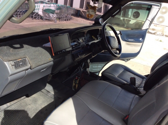 ขายรถตู้หัวจรวด ปี95 เครื่องคัสต้อม 2RZ เกียร์ออโต้ ติดแก๊สLPG เพาเวอร์ ภายในสวยๆสะอาดทำใหม่ทั้งคัน แอร์ไมโครบัสแอร์ราวหลังพร้อม เบาะหลัง4แถวสวยไม่มีขาด วิทยุCDพร้อมจอ9&quot;หน้าหลังดูหนังได้เลยครับ ม่านรอบคัน ตัวถังสีเงามีริ้วรอยบ้าง แม็ก15&quot; รถขับดี