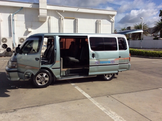 ขายรถตู้หัวจรวด ปี95 เครื่องคัสต้อม 2RZ เกียร์ออโต้ ติดแก๊สLPG เพาเวอร์ ภายในสวยๆสะอาดทำใหม่ทั้งคัน แอร์ไมโครบัสแอร์ราวหลังพร้อม เบาะหลัง4แถวสวยไม่มีขาด วิทยุCDพร้อมจอ9&quot;หน้าหลังดูหนังได้เลยครับ ม่านรอบคัน ตัวถังสีเงามีริ้วรอยบ้าง แม็ก15&quot; รถขับดี