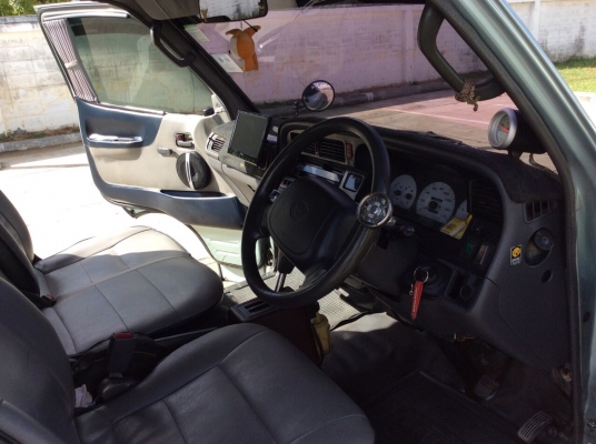 ขายรถตู้หัวจรวด ปี95 เครื่องคัสต้อม 2RZ เกียร์ออโต้ ติดแก๊สLPG เพาเวอร์ ภายในสวยๆสะอาดทำใหม่ทั้งคัน แอร์ไมโครบัสแอร์ราวหลังพร้อม เบาะหลัง4แถวสวยไม่มีขาด วิทยุCDพร้อมจอ9&quot;หน้าหลังดูหนังได้เลยครับ ม่านรอบคัน ตัวถังสีเงามีริ้วรอยบ้าง แม็ก15&quot; รถขับดี