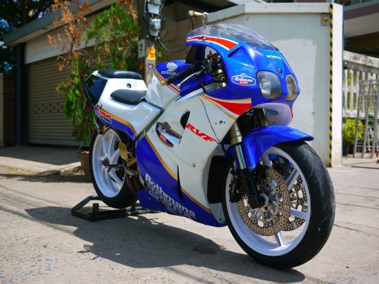 ขาย RVF Nc35 พร้อมทะเบียนแท้ รถเดิมๆหายาก เครื่องดีพร้อมออกทริป ระบบไฟสมบูรณ์ สีใหม่ ล้างคาร์บูเช็ควาวเช็คระบบไฟเรียบร้อย ท่อสูตร