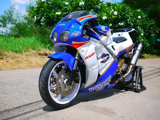 ขาย RVF Nc35 พร้อมทะเบียนแท้ รถเดิมๆหายาก เครื่องดีพร้อมออกทริป ระบบไฟสมบูรณ์ สีใหม่ ล้างคาร์บูเช็ควาวเช็คระบบไฟเรียบร้อย ท่อสูตร