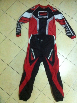 ชุดวิบาก ดำแดง เอว 30-32 ราคาถูกๆ 2300 คับ