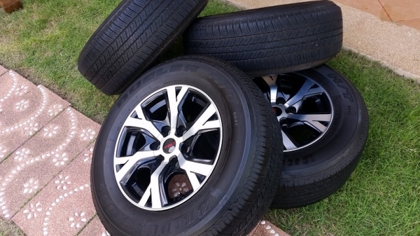 ขายล้อ trd vigo ขอบ17 พร้อมยางครับ ขายล้อ trd vigo ขอบ17 พร้อมยางครับ