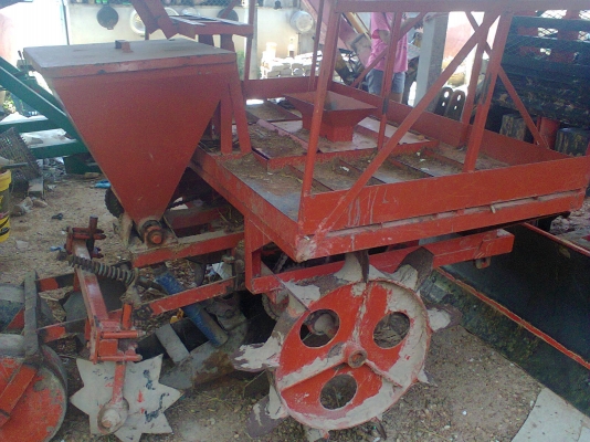 เครื่องปลูกอ้อยคูโบต้า