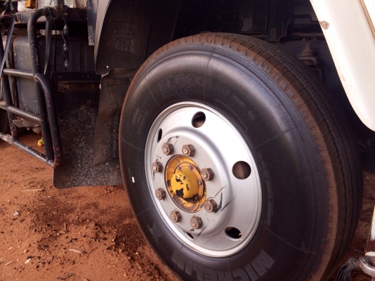 ขายด่วน  รถบรรทุกสิบล้อหัวลากพร้อมหางพื้นเรียบสามเพลา ISUZU  DEGA 270 ปี 49 รถสภาพดีมาก พร้อมใช้งานทันที  เอกสารพร้อม