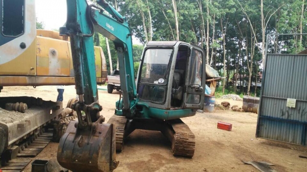 รถขุดPC45-7 เก๋งตู้พร้อมตัวลาก ขายคู่กัน 450000