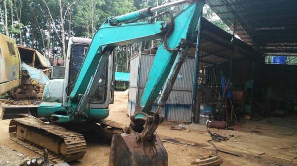 รถขุดPC45-7 เก๋งตู้พร้อมตัวลาก ขายคู่กัน 450000