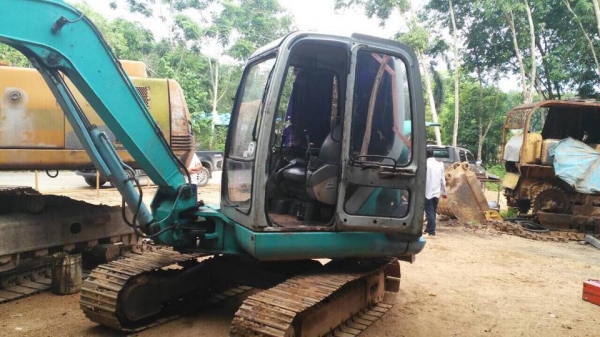 รถขุดPC45-7 เก๋งตู้พร้อมตัวลาก ขายคู่กัน 450000