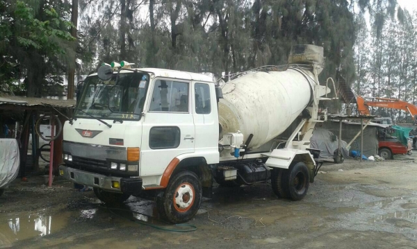 รถโม่ 6 ล้อ 3 คิว