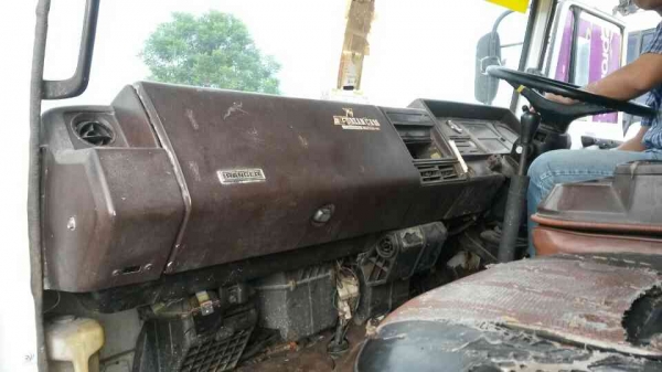 ขายรถสิบล้อF18เครือง185แรงรถนํ้ามัน15000ลิตรโหลดลาง5ชอง