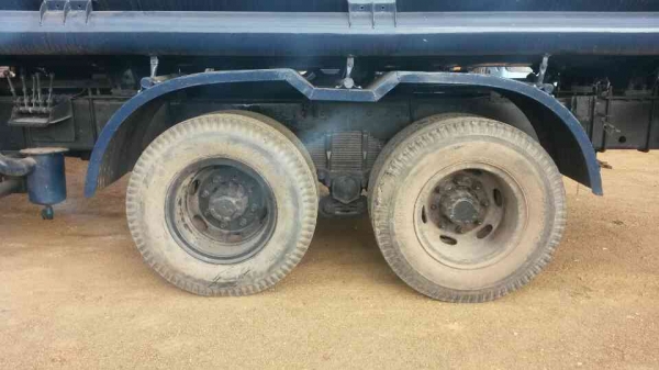 ขายรถสิบล้อF18เครือง185แรงรถนํ้ามัน15000ลิตรโหลดลาง5ชอง