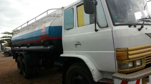 ขายรถสิบล้อF18เครือง185แรงรถนํ้ามัน15000ลิตรโหลดลาง5ชอง