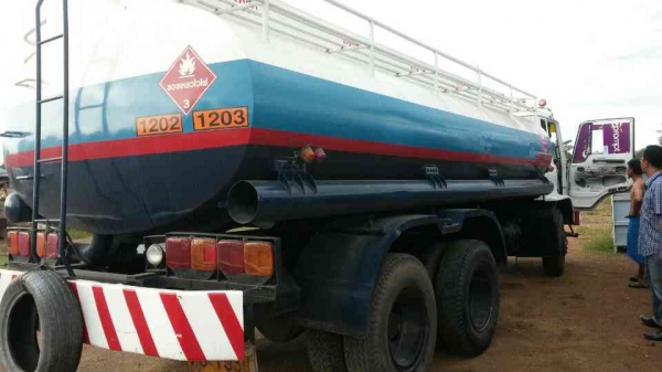 ขายรถสิบล้อF18เครือง185แรงรถนํ้ามัน15000ลิตรโหลดลาง5ชอง