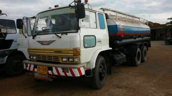 ขายรถสิบล้อF18เครือง185แรงรถนํ้ามัน15000ลิตรโหลดลาง5ชอง