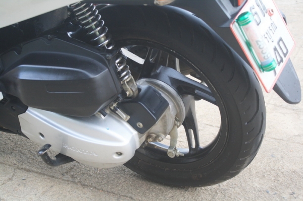 __PCX150 สีขาวแดง สภาพสวย 45,000 ฿__