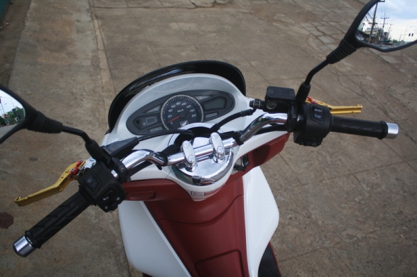 __PCX150 สีขาวแดง สภาพสวย 45,000 ฿__