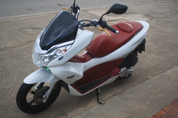 __PCX150 สีขาวแดง สภาพสวย 45,000 ฿__
